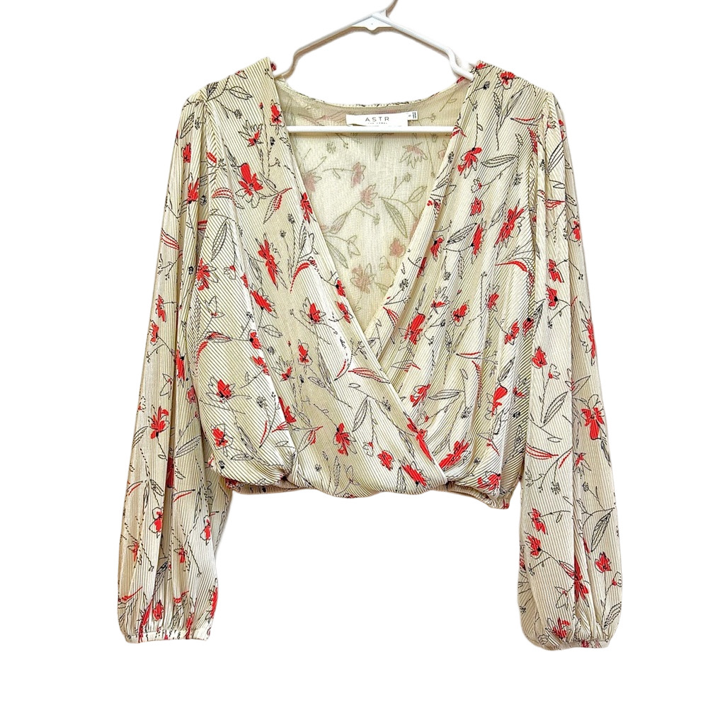 ASTR THE LABEL Pleated Poet Sleeve Cinch Waist Blouse - Picture 3 of 12